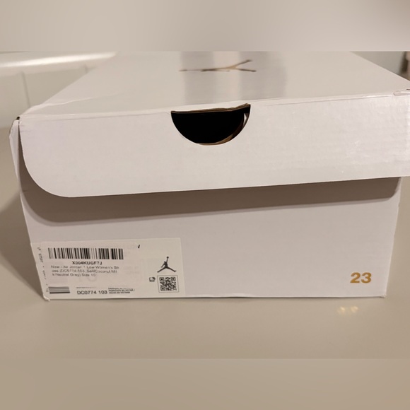 Nike Air Jordan’s Women’s Sail/Coconut Milk/Neutral Gray Sneakers. Size 10 - Picture 7 of 8